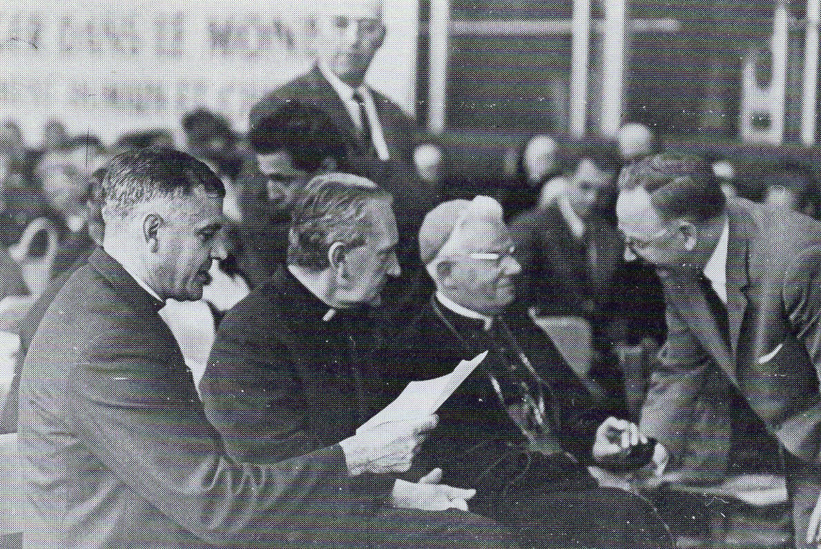 Jef Ulburgs, Leven tussen twee vuren